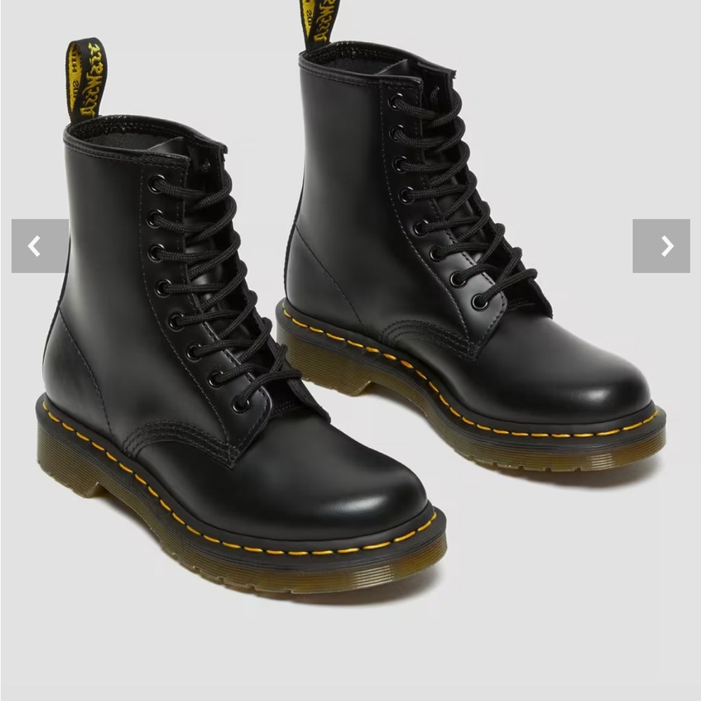 NWT Dr. Martens 1460 Smooth Leather, Size 6, Women